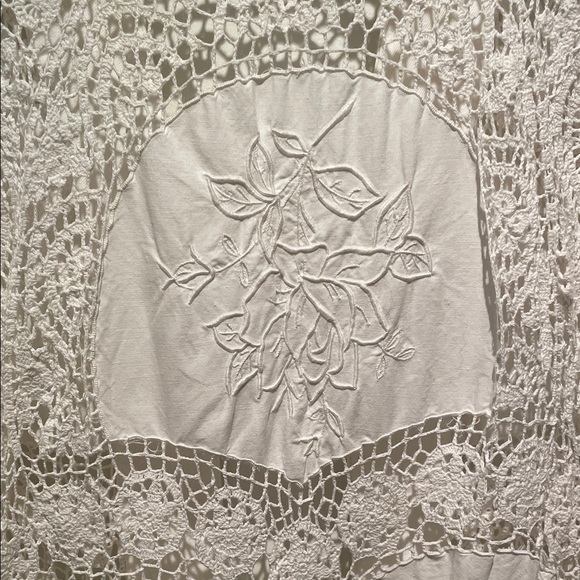 Vintage White Crochet and Embroidered Kimono-Style Cardigan - Picture 3 of 10